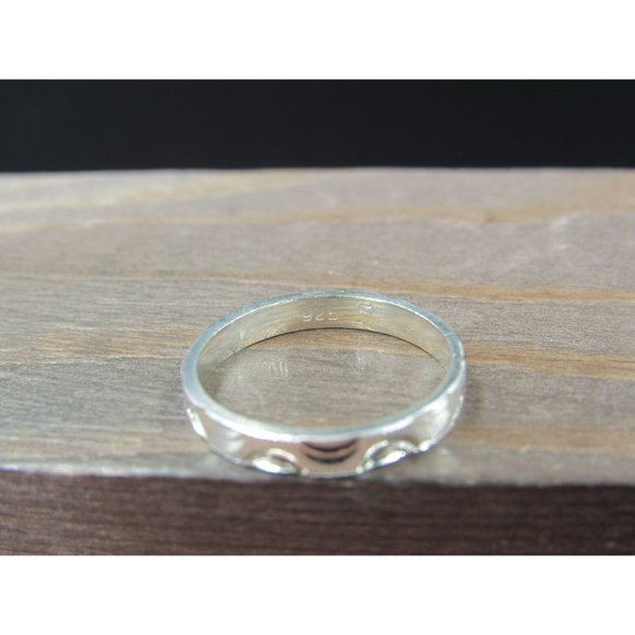 Size 5 Sterling Silver Petite Cool Textured Pattern Band Ring - Picture 4 of 7